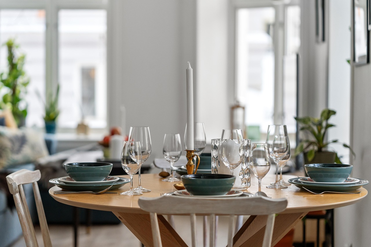 Zwart-wit Dibond fotokunst in moderne eetkamer.