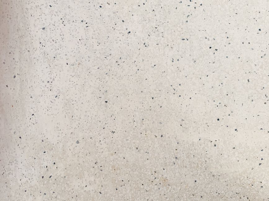 Terrazzo keukeneiland met kleurrijke patronen. Terrazzo keukeneiland met kleurrijke patronen.