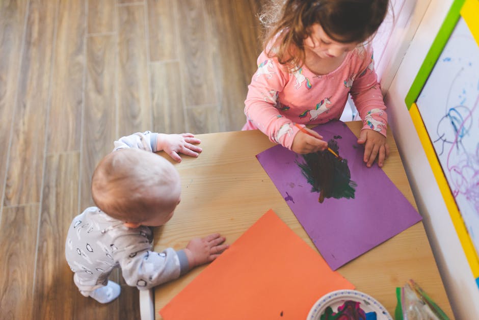 Heldere schilderijen toevoegen aan de babykamer. Heldere schilderijen toevoegen aan de babykamer.
