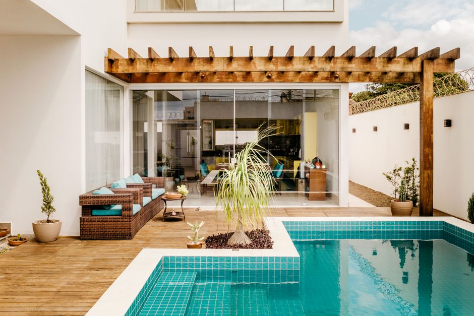 Houten vloeren en luxe meubels op veranda. Houten vloeren en luxe meubels op veranda.