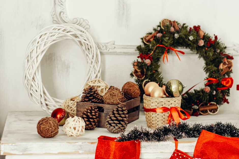 Scandinavische kersttafel met natuurlijke accenten. Scandinavische kersttafel met natuurlijke accenten.