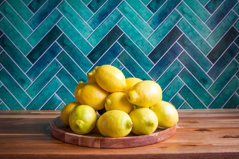 Schilderij stilleven met fruit in keuken. Schilderij stilleven met fruit in keuken.
